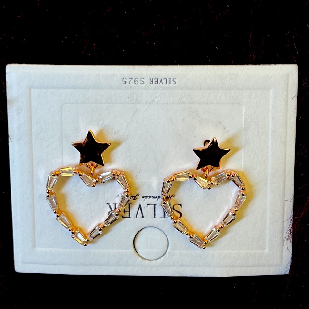 Stylish looking sterling Sliver Earrings, heart symbol. Has rose gold finish